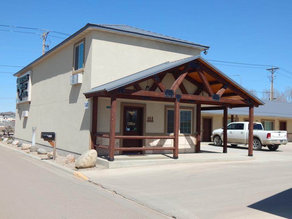 Winterton Suites Williston Buitenkant foto