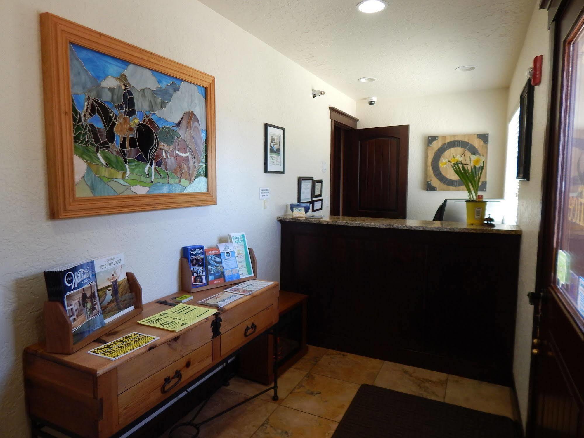 Winterton Suites Williston Buitenkant foto